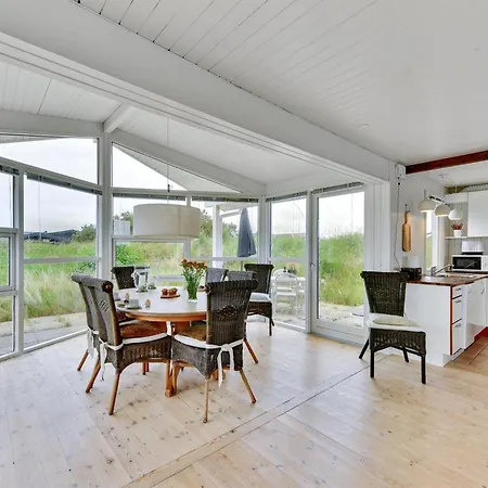 Vakantiehuis Marika - 500m From The Sea By Interhome